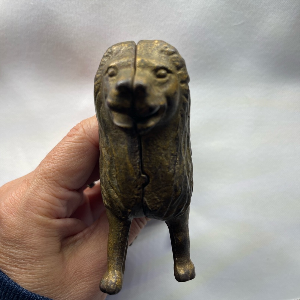 Vintage / Antique 1920’s Cast Iron Lion Bank - Picture 13 of 14